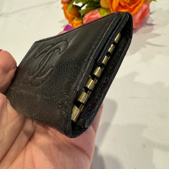 Authentic CHANEL caviar leather key case - Picture 3 of 12